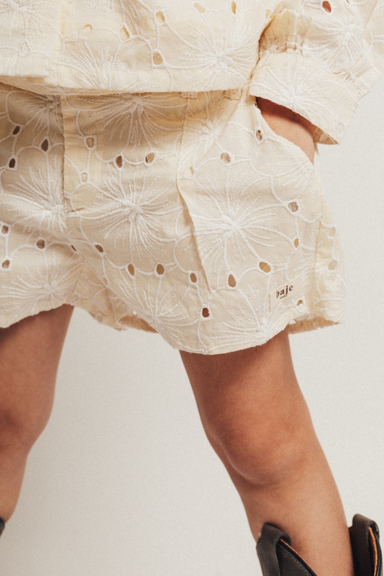 BAJE - CABRIL SHORT CREME OAT