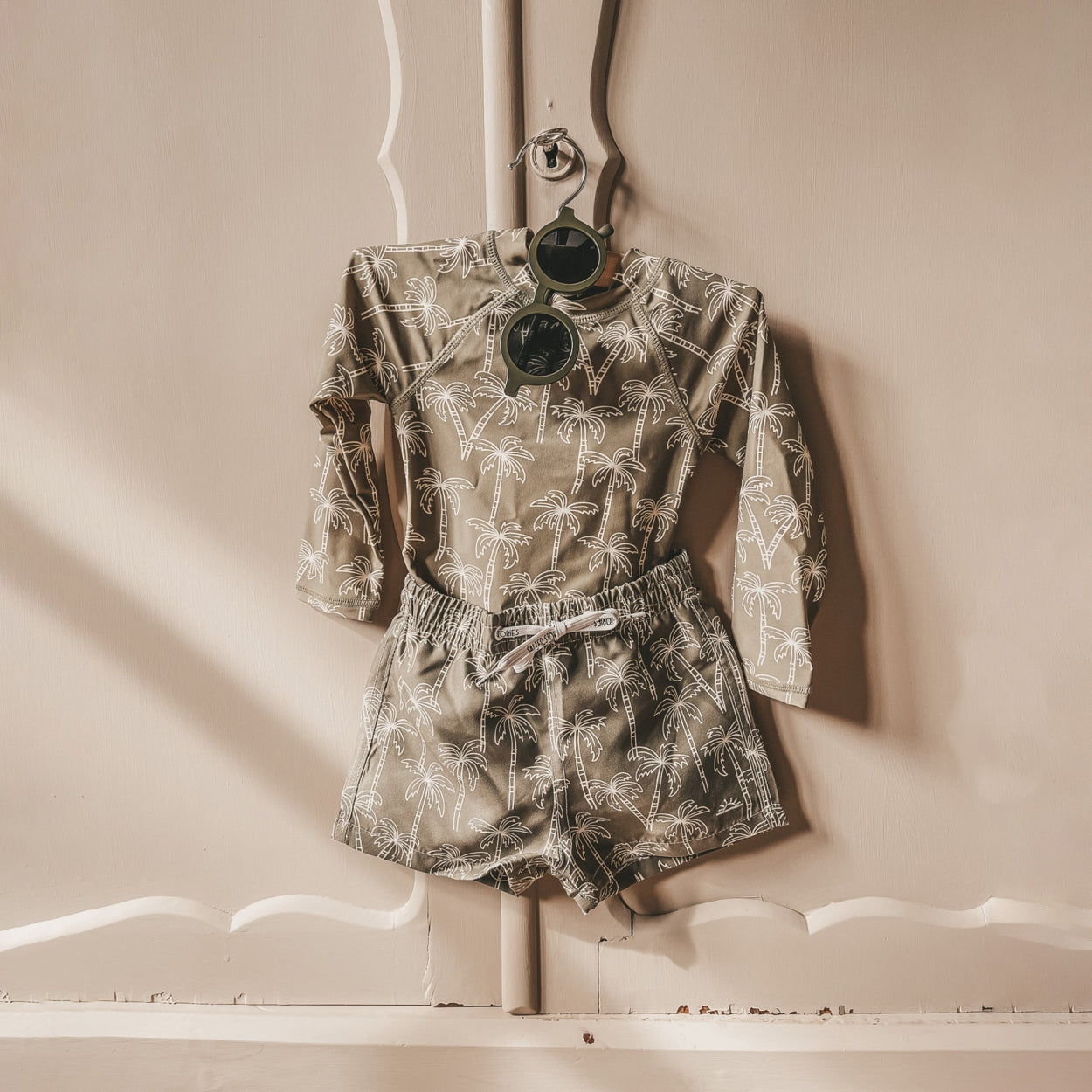 Salted Stories - UV Shirt met palmbomen
