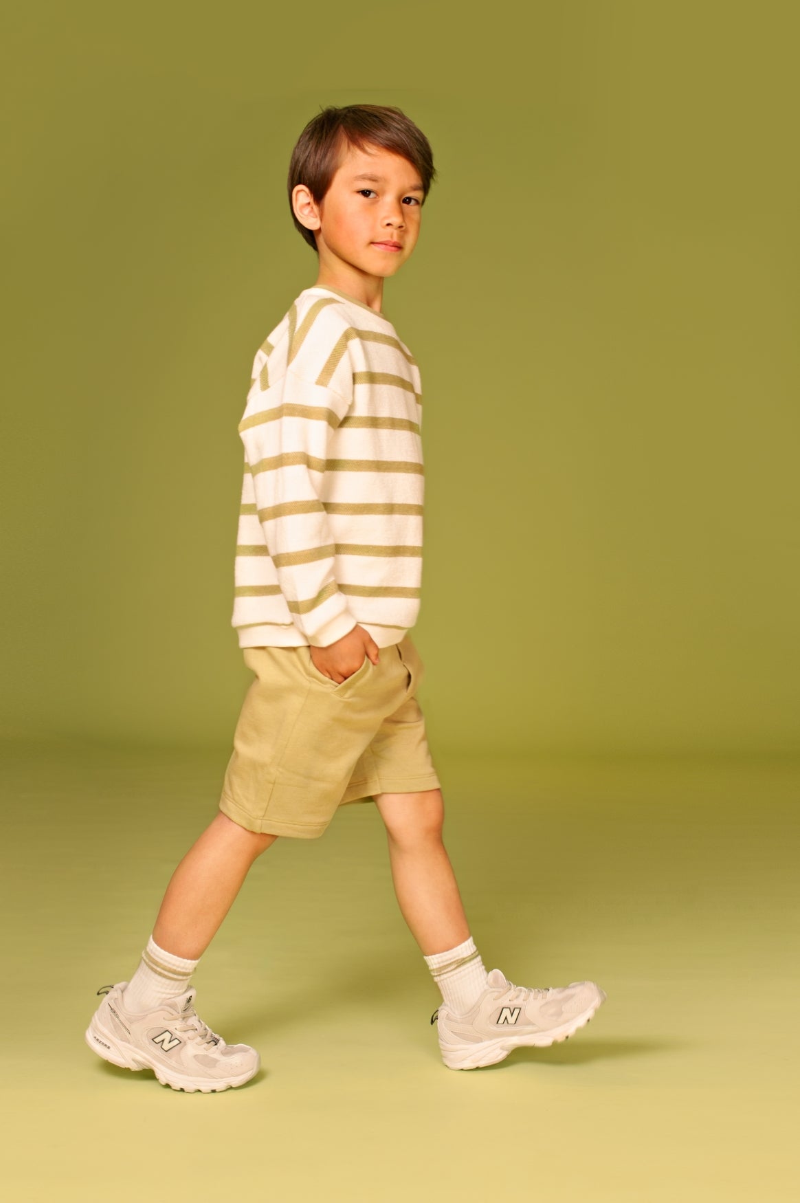 STAINS AND STORIES - SWEATSHORT GRASS WIDE FIT