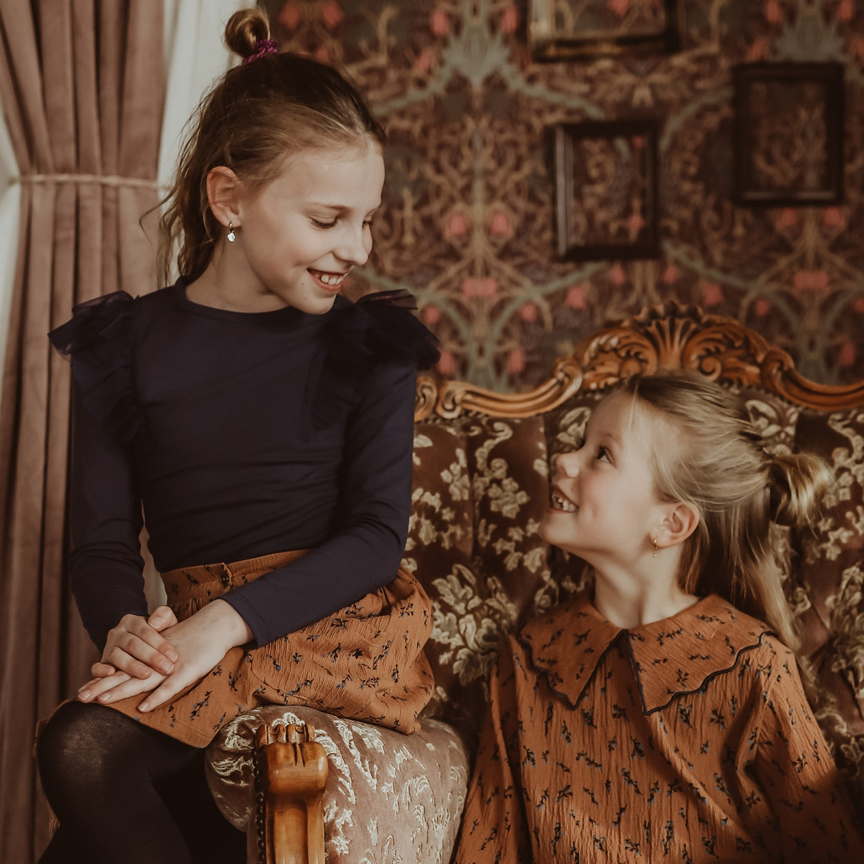 Your Wishes - Donkerblauw shirt met tule - Hamida