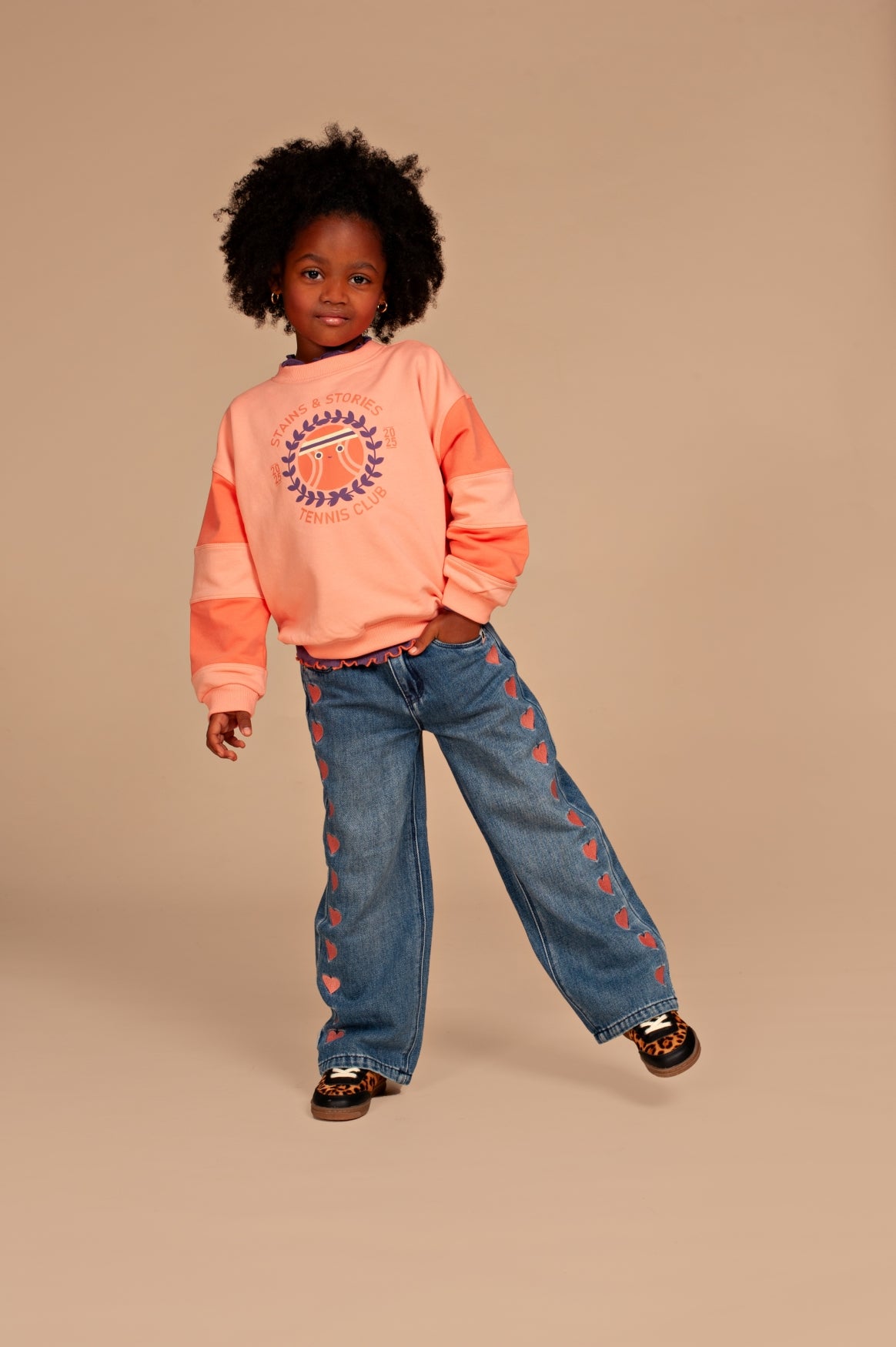 STAINS AND STORIES - DENIM MET HARTJES